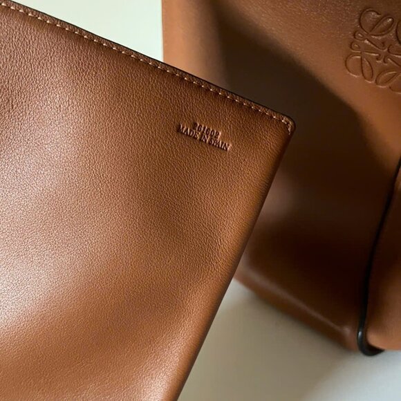 LOEWE Hammock bag in Classic Calfskin Tan - Picture 16 of 16